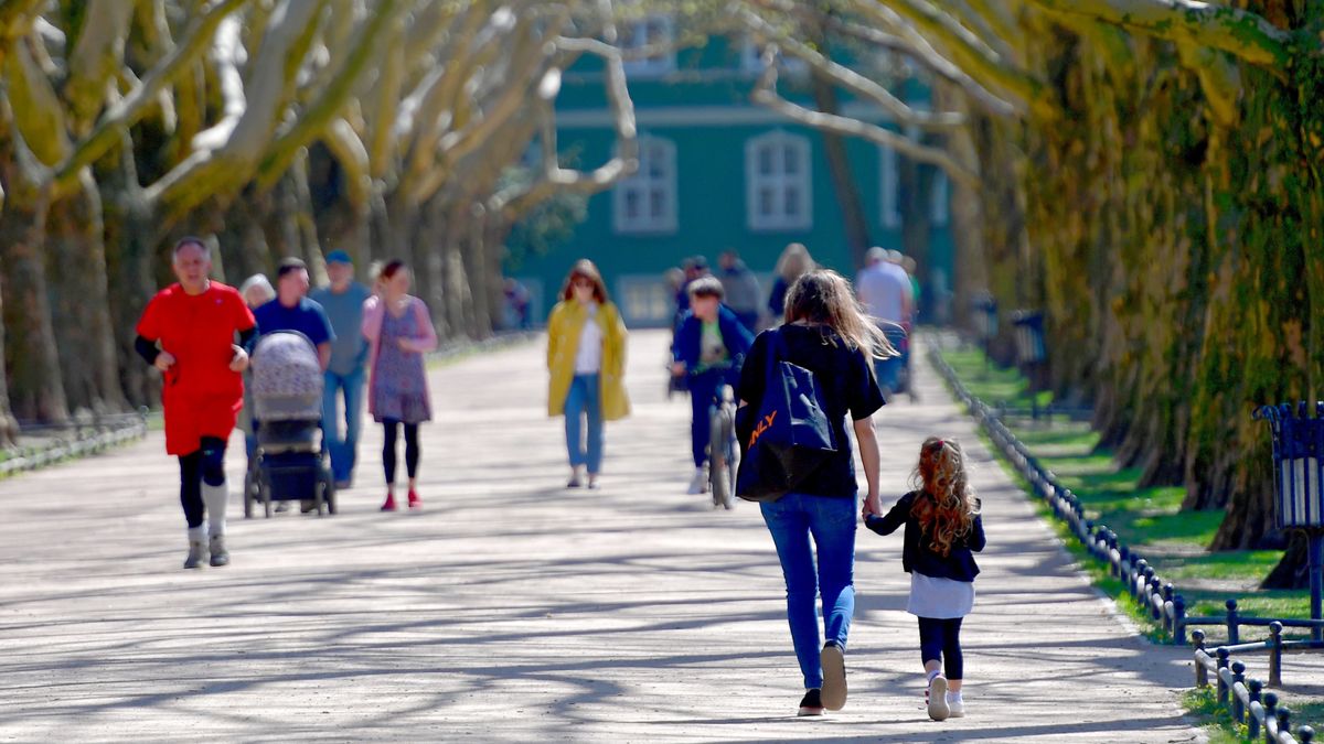 Marcin Bielecki
Jasne B�onia, park, pogoda, s�o�ce, spacer, spacerowicze, wielkanoc, wypoczynek, szczecin  szczecinie, wielkanocny poniedzia�ek