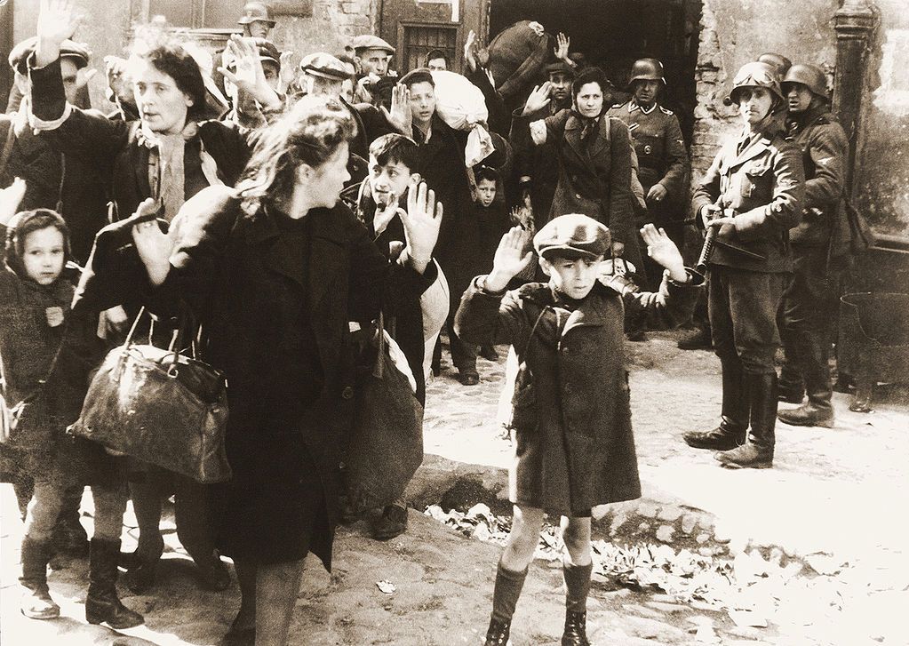 Zdjęcie z likwidacji getta warszawskiego, które stało się fotoikoną stolicy