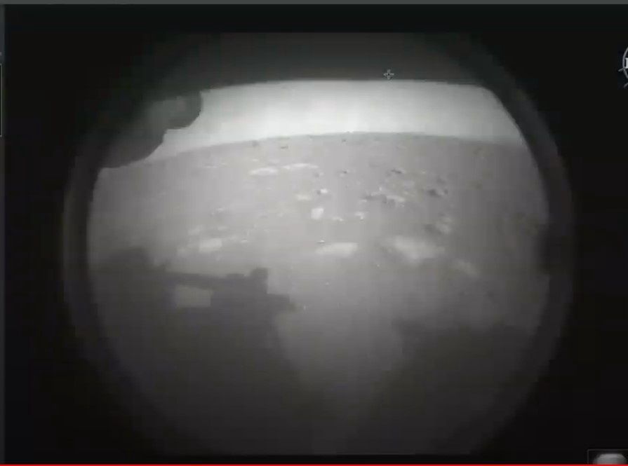 Pierwsze zdjęcie wykonane przez łazik Perserverance na powierzchni Marsa