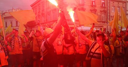 Kibice Orlen Oil Motoru Lublin po zakończonym meczu ruszyli pod Ratusz. „Nowy stadion obiecałeś, podatników oszukałeś”