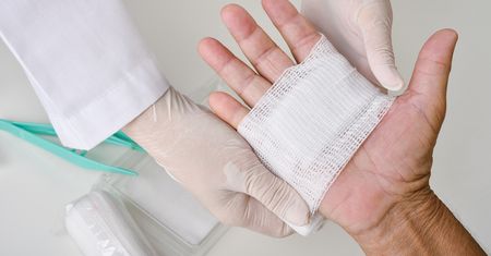 Za długo noszone szwy – kiedy je zdjąć?