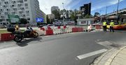 Warszawa: Autobus uderzył w motocykl. Dwie osoby w szpitalu
