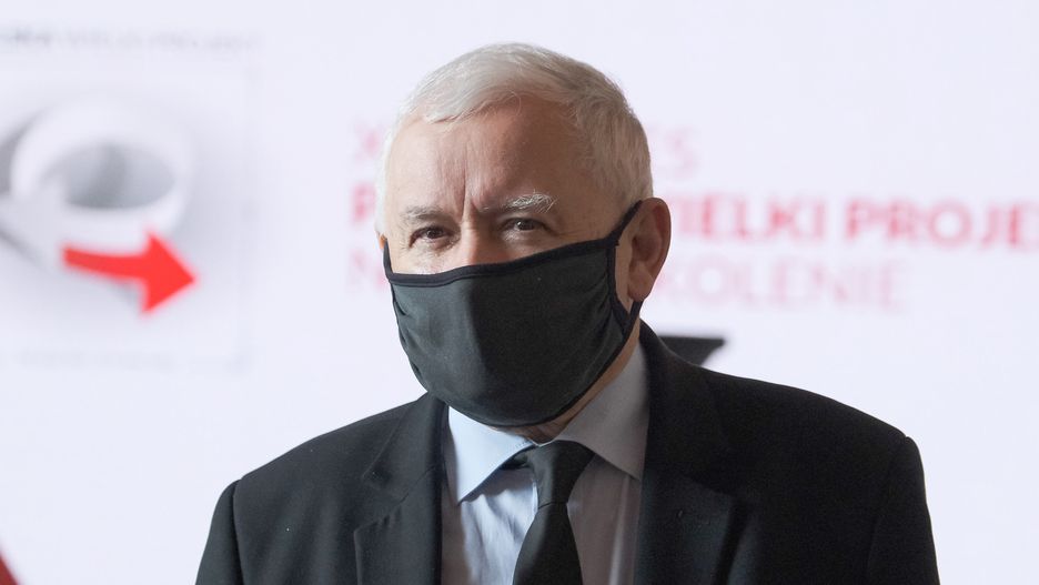 Jarosław Kaczyński chce ukrócić nepotyzm w państwowych firmach. Syn posła PiS jest wiceprezesem ciepłowni. Jak na razie uchwała sanacyjna go nie objęła
