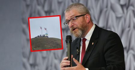 Braun zerwał flagę na kopcu Kościuszki. Uszkodzono maszt