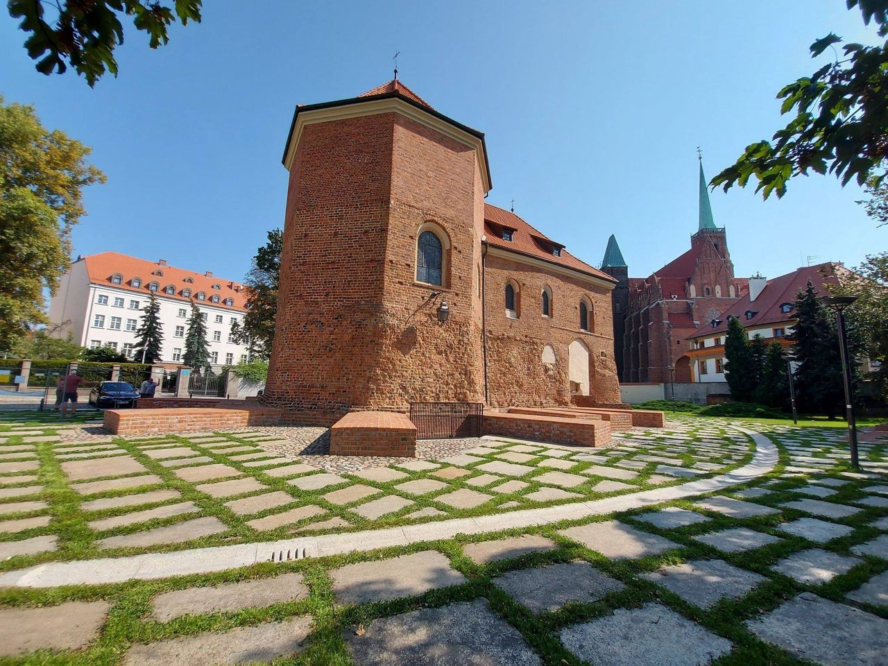 Wrocław. Ostrów Tumski odnowiony. Zyskał więcej zieleni