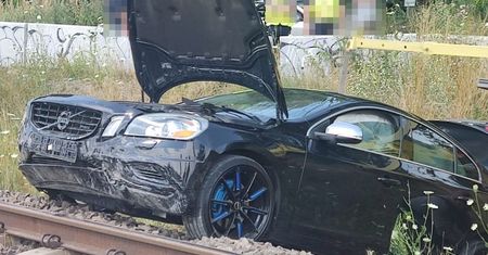 Posłuchał się nawigacji, volvo zawiesiło się na torach