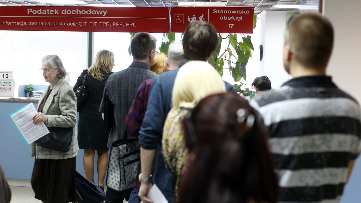 Ostatnie dni sk?adania Pit�w w Urz?dach Skarbowych
28.04.2011 Warszawa Ostatnie dni skladania Pitow w Urzedach Skarbowych 
Fot. Jacek Waszkiewicz/REPORTER
Waszkiewicz/REPORTER