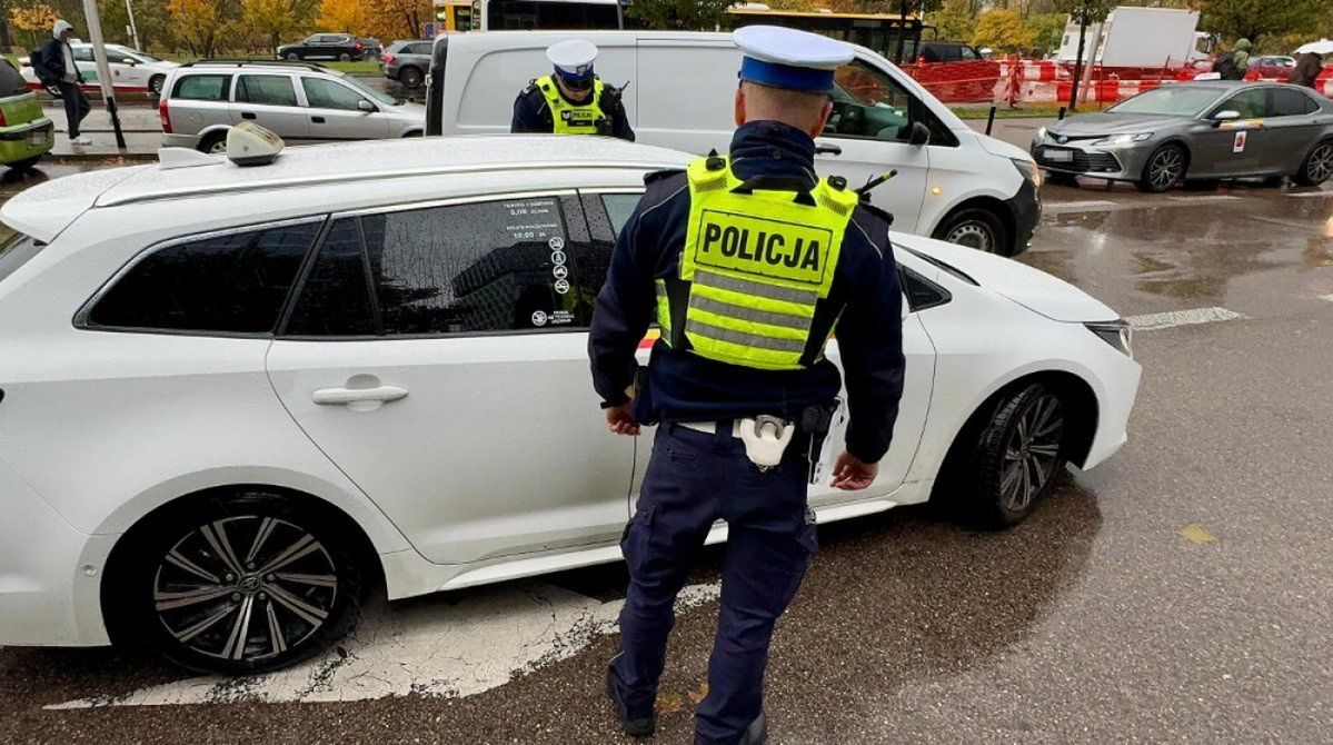 Warszawa: Wielka akcja policji. Kierowcy przewozów pod lupą