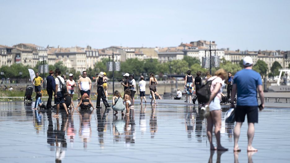 Hot weather in France
CAROLINE BLUMBERG