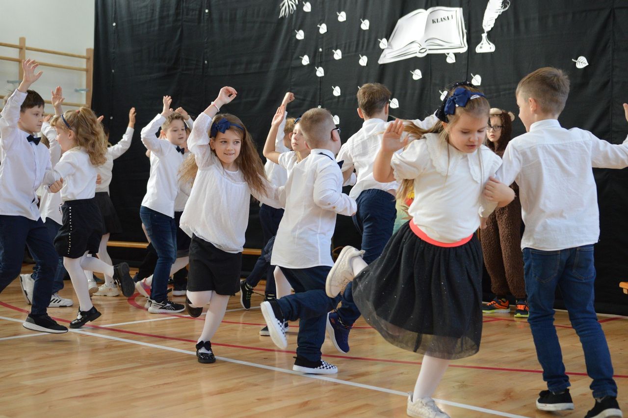 Bełchatów: Uroczyste ślubowanie klasy pierwszej w Szkole Podstawowej nr 5