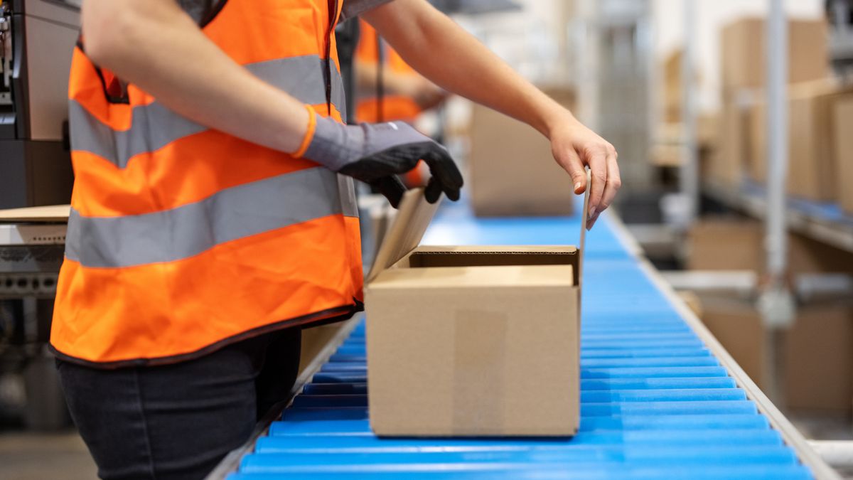 KAS zatrzymała tysiące przesyłek z e-handlu