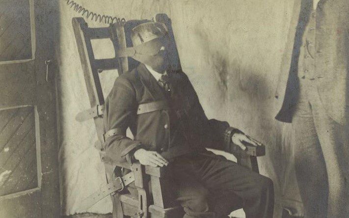 Mężczyzna na krześle elektrycznym, 1908