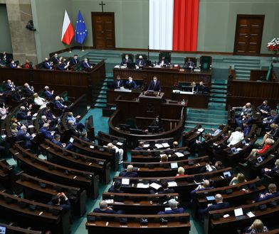 Najnowszy sondaż dla WP. PiS wciąż liderem, ale znów traci większość