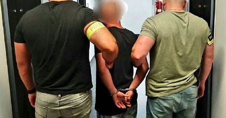 Bili i dusili 16-latków. Dziewczynka ze złamaną szczęką