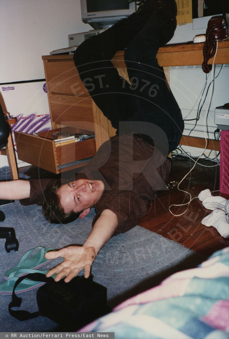 Zdj?cia m?odego Elona Muska na aukcjiFerrari Press Agency
Musk 1
Ref 14164
23/08/2022
See Ferrari text
Pictures must credit: RR Auction

Tesla billionaire Elon Musk 's first girlfriend is auctioning off photos of them from their  romance. Jennifer Gwynne, now 48,  and Musk , 51, dated for about a year when they were in their early 20s and studying at the University of Pennsylvania in the USA.Jennifer met his family and heard all about his plans for electric cars. She is now married with a stepson and living in South Carolina.Gwynne  is now selling some of the keepsakes from their love affair with the hope that the proceeds will help pay for her stepson's college tuition.These include photos of their time together and a necklace that he gave her as a birthday present, She and Musk  broke up when he moved to Palo Alto ,California in 1995, around the same time he became serious with his first wife, Justine.

OPS: One of the photos being sold. Elon Musk fooling around

Picture supplied by FerrariRR Auction