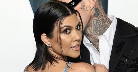 Kourtney Kardashian podtrzymuje zainteresowanie po oscarowej gali, chwaląc się sylwetką w ODWAŻNYM kostiumie (FOTO)