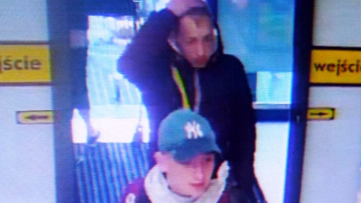 Rozpoznajesz ich? Ci dwaj młodzi mężczyźni są poszukiwani przez policję