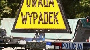 Potrącenie pieszego na pasach w Toruniu.  Wtragnął na czerwonym świetle wprost pod samochód