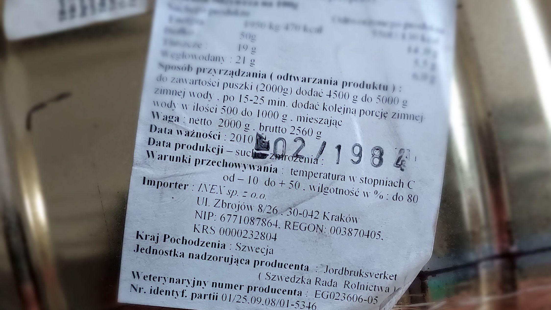 Puszka ze starym mięsem ze Szwecji.