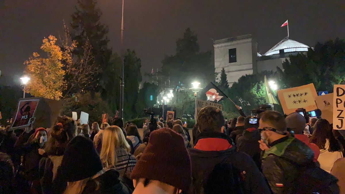 Strajk Kobiet. Kolejny dzień protestów, blokady w całym kraju. Relacja na żywo