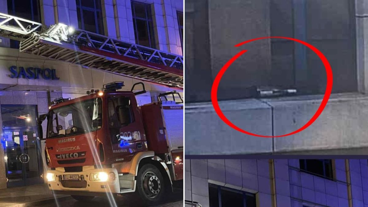 Strażacy usunęli butelkę z gzymsu.