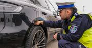 Wystarczy spojrzeć na napis i po dowodzie. Policja kontroluje opony