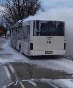 Pożar miejskiego autobusu w Skarżysku-Kamiennej. Autobus doszczętnie spłonął
