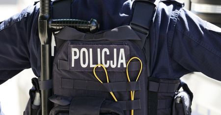 Policjant zostawił broń w restauracji. Do tego magazynek i kajdanki