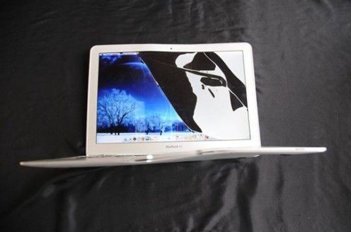 Applemania: MacBook Air po upadku z 3000 metrów 1