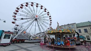 Kielce: Diabelskie koło na Rynku prawie gotowe. Kiedy ruszy atrakcja?