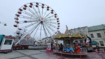 Kielce: Diabelskie koło na Rynku prawie gotowe. Kiedy ruszy atrakcja?