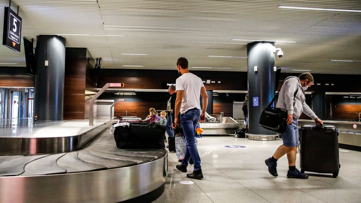 Przyleciałeś do Polski spoza Unii? Już nie musisz przechodzić 14-dniowej kwarantanny