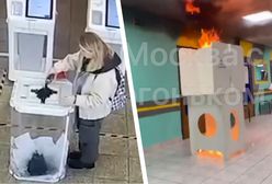 "Szumowiny". Rosjanie niszczą i podpalają urny wyborcze