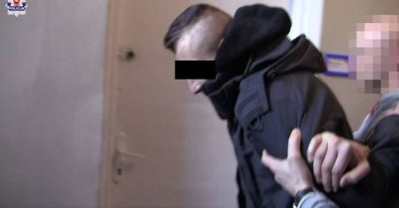 Ukradł kobiecie auto, gdy ta wsiadała z zakupami. Policja zatrzymała go po pościgu