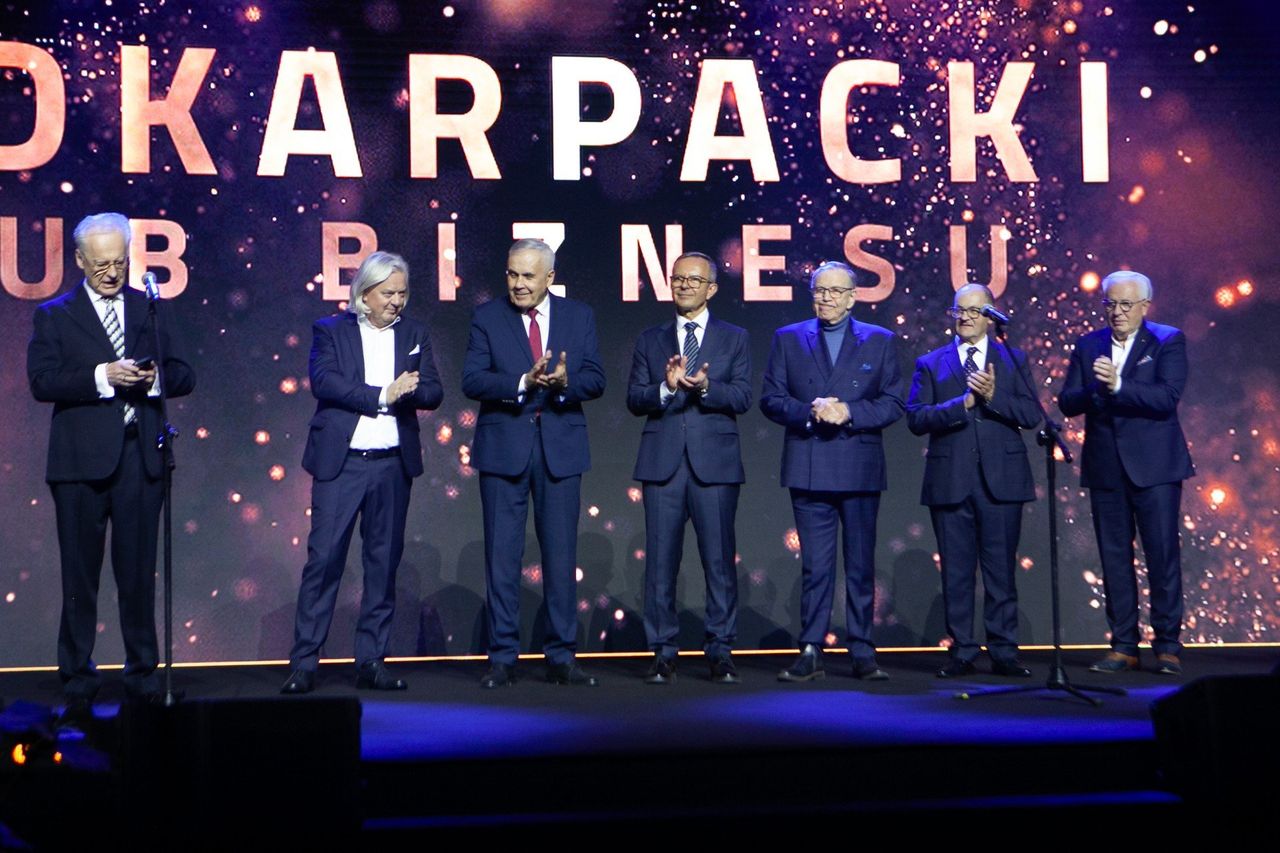 Jasionka: Wręczono prestiżowe statuetki dla firm zasłużonych w rozwoju i promocji regionu podczas Gali Podkarpackiego Klubu Biznesu w Jasionce!