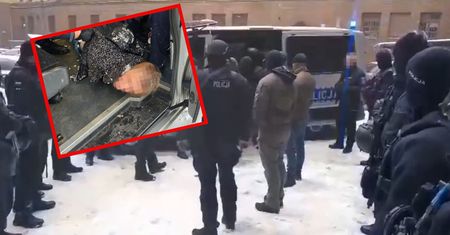 Ranni policjanci w aucie na środku drogi. Kulisy obławy we Wrocławiu