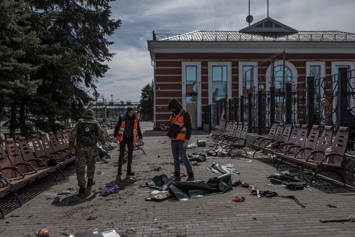 BBC przekazała, że do ataku na dworzec kolejowy w Kramatorsku najprawdopodobniej użyto bomby kasetowej 