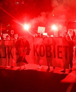 Strajk kobiet. Protesty na ulicach miast całej Polski (NA ŻYWO 26.10)