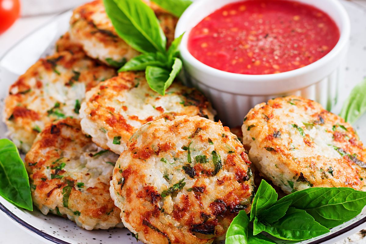 Kotlety ryżowe są świetne na obiad lub przekąskę