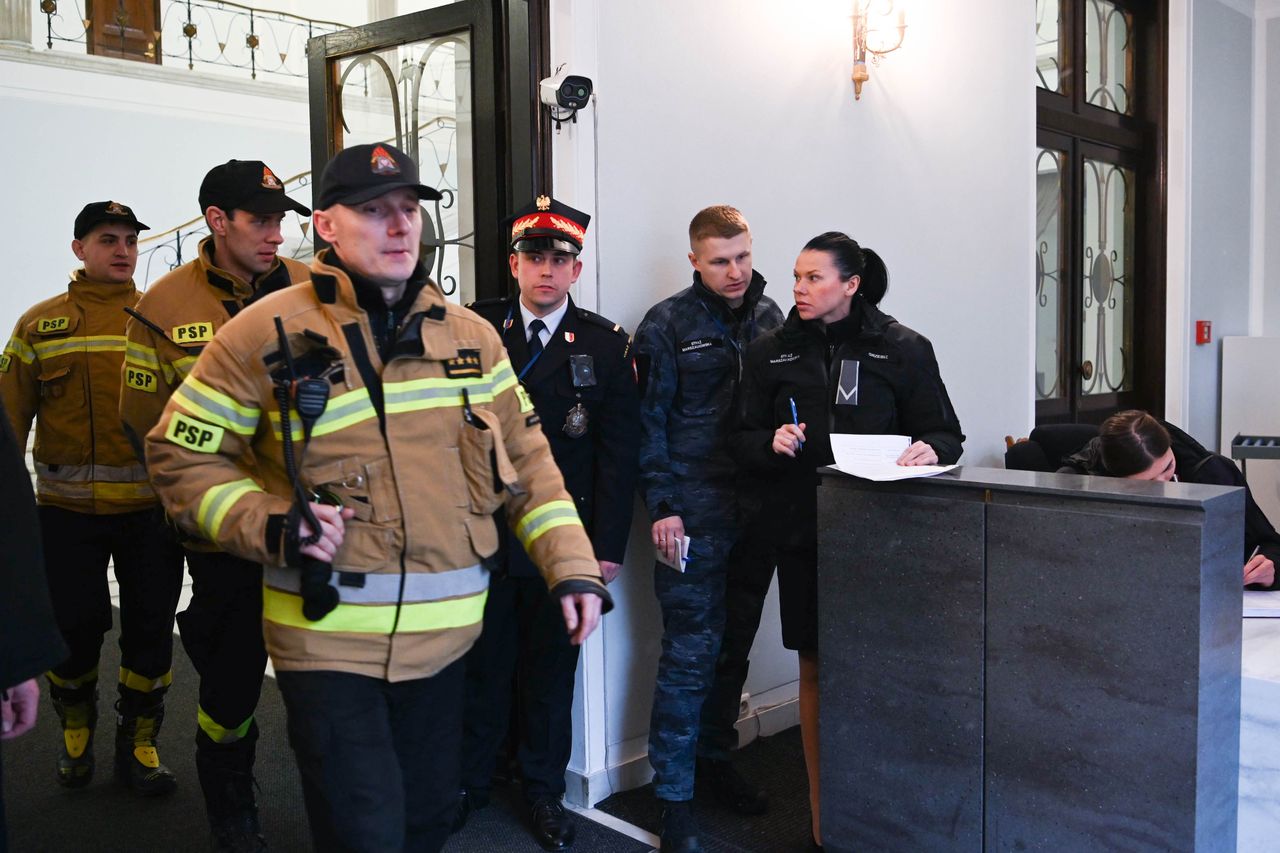 Straż Marszałkowska nadzoruje działania innych służb na terenie parlamentu