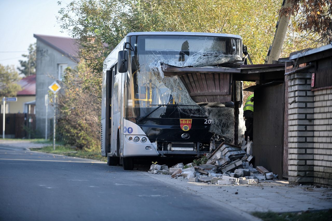 Wypadek autobusu w Pruszkowie