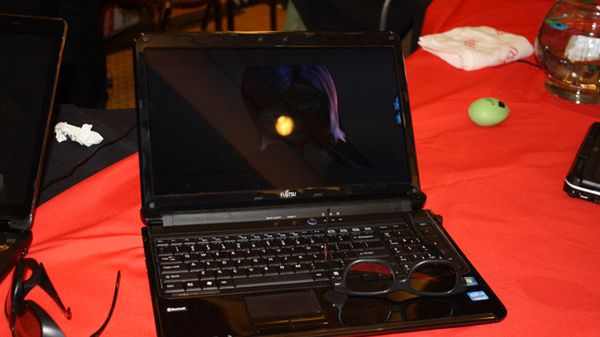 Fujitsu LifeBook AH572 - i wyświetli, i nagra w 3D! 1