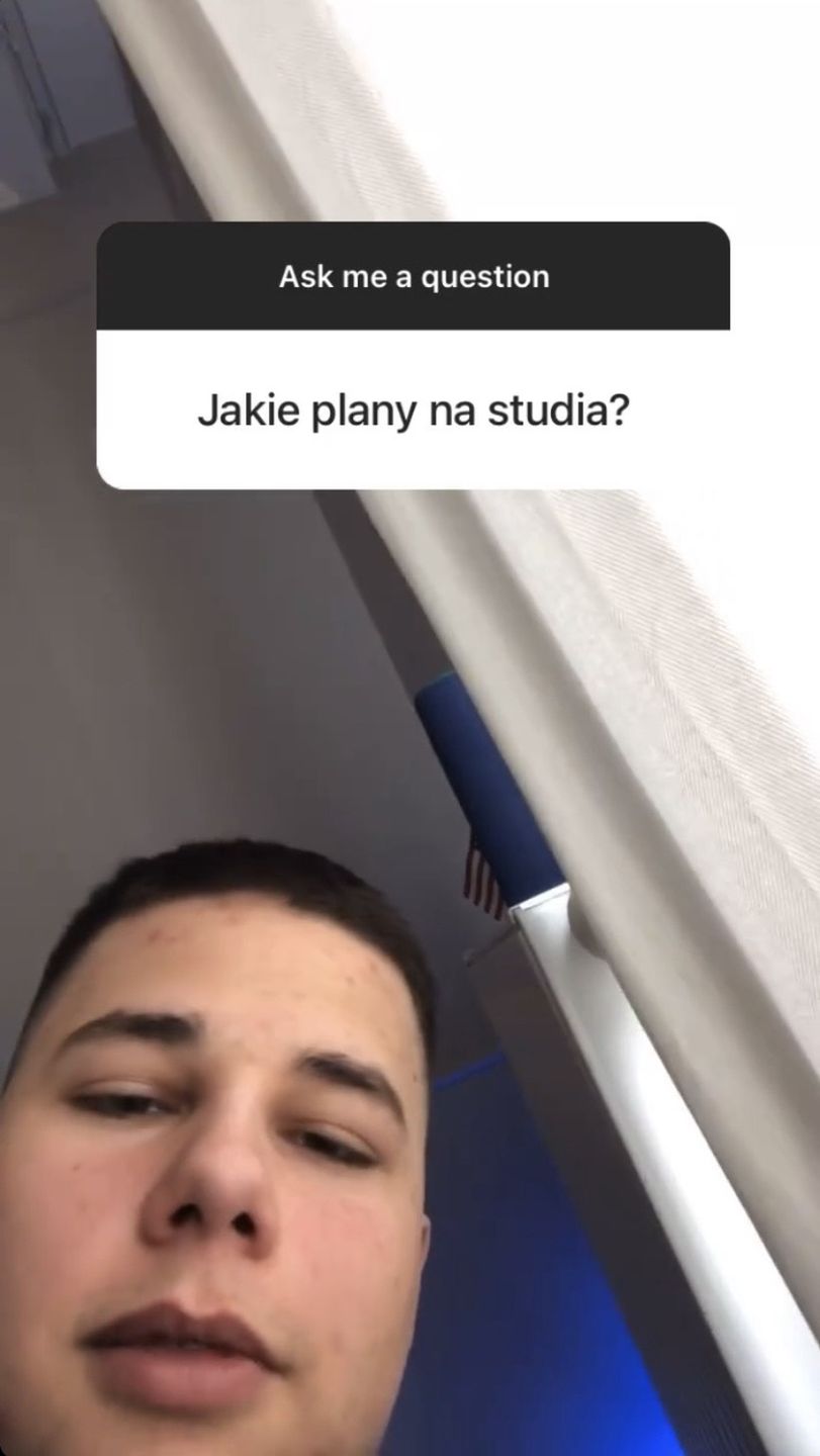 Allan Krupa przemawia do fanów