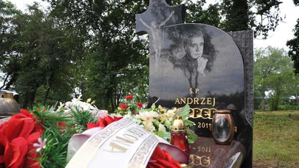 Grób lidera Samoobrony Andrzeja Leppera w Krupach pod Darłowem