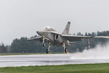 Zaledwie 20 km od miejsca eksplozji znajduje się ważne lotnisko. Pytamy o zabezpieczenia
