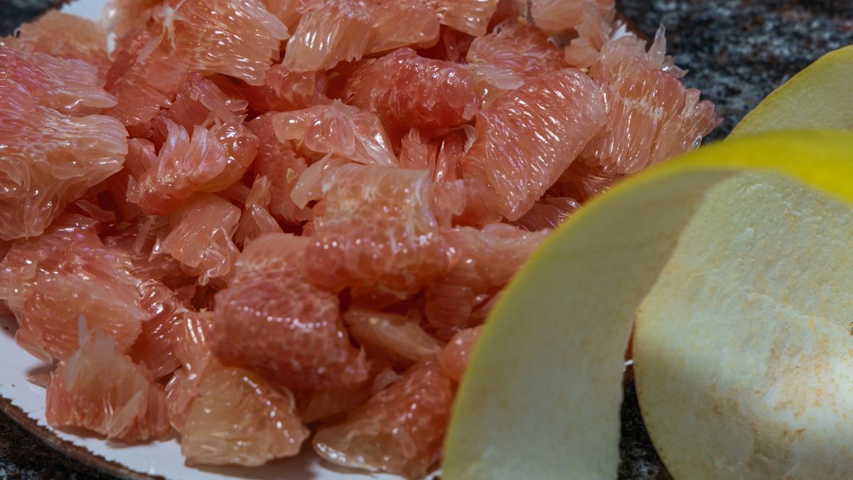 close up of fresh and delicious Pomelo-Fruchtfleisch
close up of fresh and delicious Pomelo-Fruchtfleisch
Oleksandra Bogdan