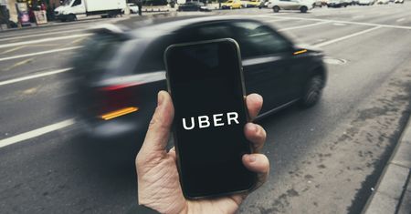 Drogie paliwo? Odczują to klienci Ubera - nawet ci, którzy podróżują elektrykami