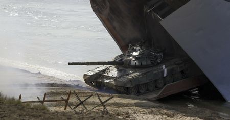 Rosja zbroi się na granicy z Polską