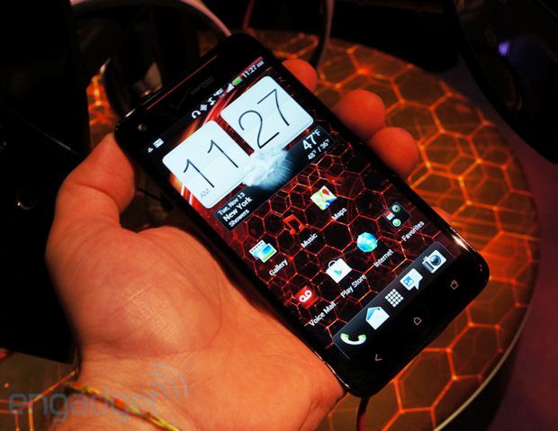 W skrócie: HTC Droid DNA oficjalnie, nowe smartfony u operatorów, Lumia 920 w Minecrafcie 1