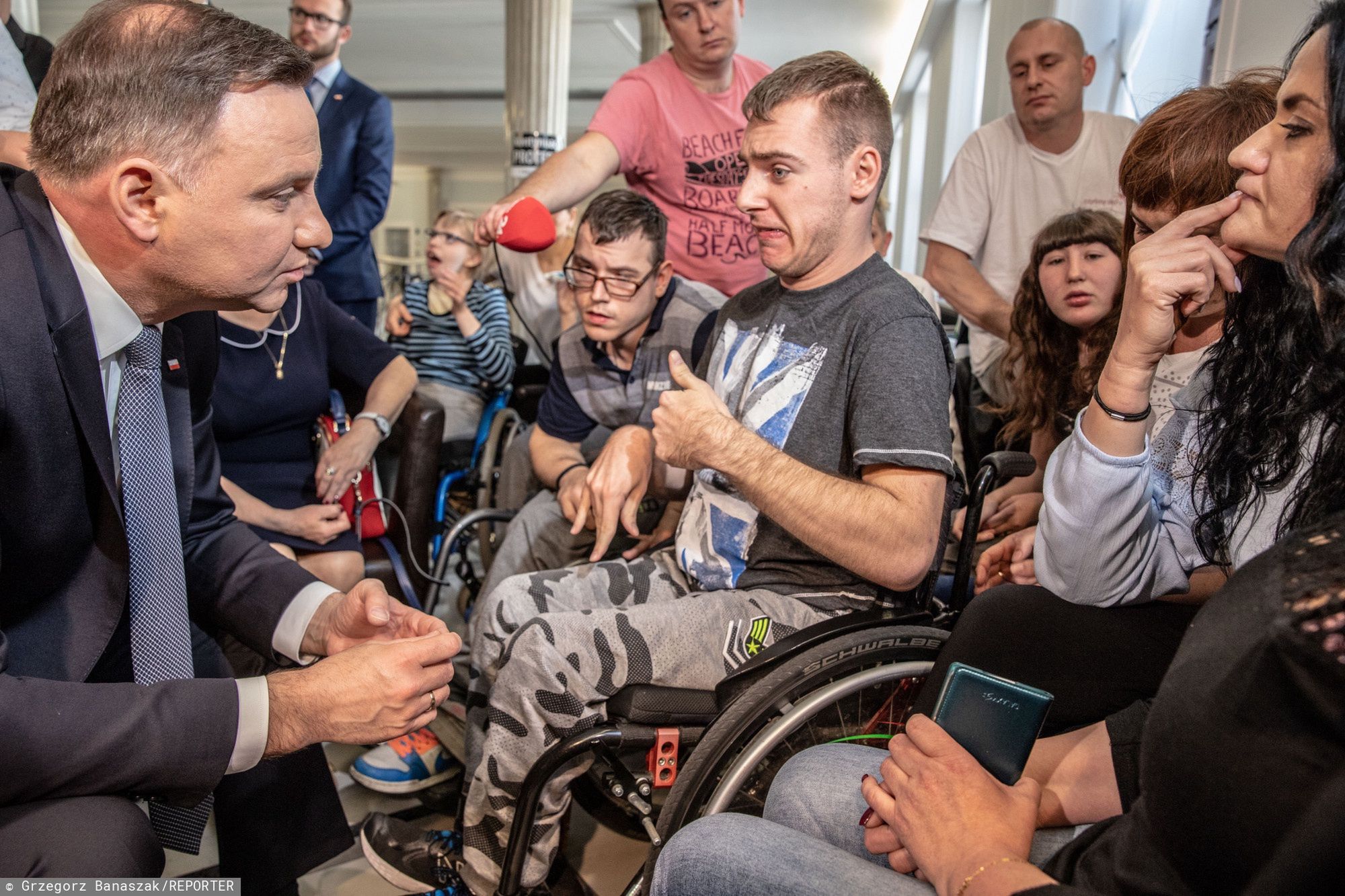Prezydent Andrzej Duda wśród protestujących w Sejmie